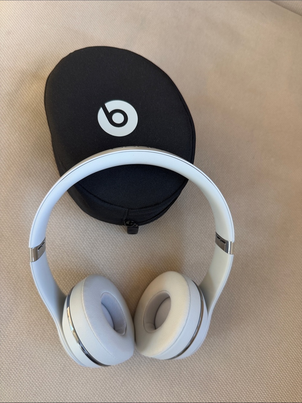 Beats by Dre Solo3 Over-Ear Headphones in White with Chrome Accents